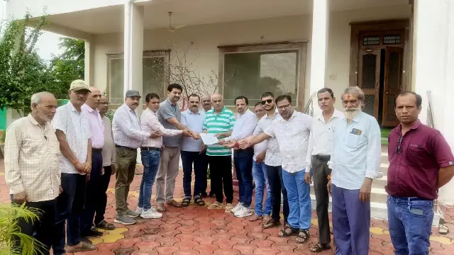 हरदा में लिपिक वर्गीय कर्मचारियों ने विधायक को सौंपा ज्ञापन, चार सूत्रीय मांगों पर कार्रवाई की मांग