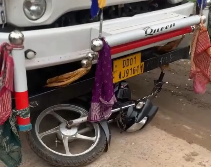 ट्रक की टक्कर से बाइक सवार दो युवकों की मौत, अस्पताल पहुंचने से पहले टूटी सांस