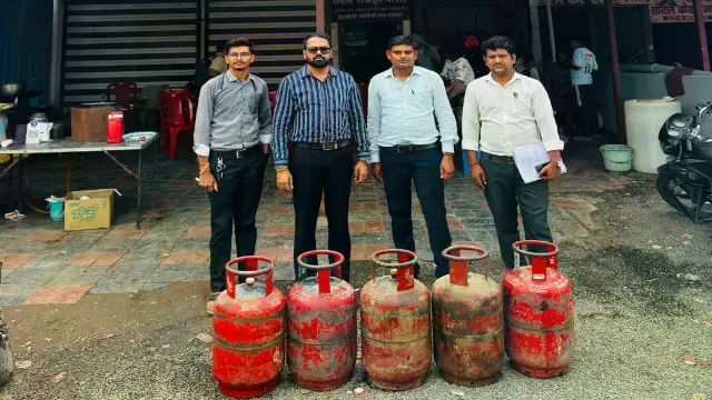 कुबेरेश्वर धाम में घरेलू गैस सिलेंडरों का व्यावसायिक इस्तेमाल पकड़ा, 5 सिलेंडर जब्त