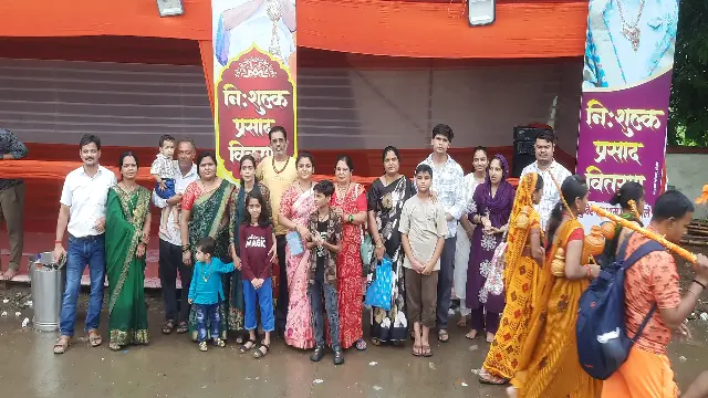 सीवन से कुबेरेश्वरधाम तक आस्था का सैलाब, वेलकम ग्रुप ने बारिश में भी कांवड़ियों की सेवा की