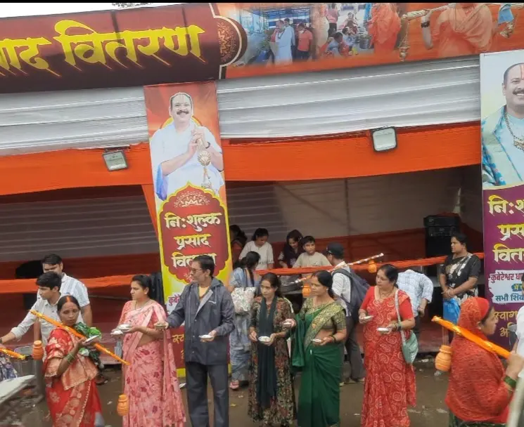सीवन से कुबेरेश्वरधाम तक आस्था का सैलाब, वेलकम ग्रुप ने बारिश में भी कांवड़ियों की सेवा की