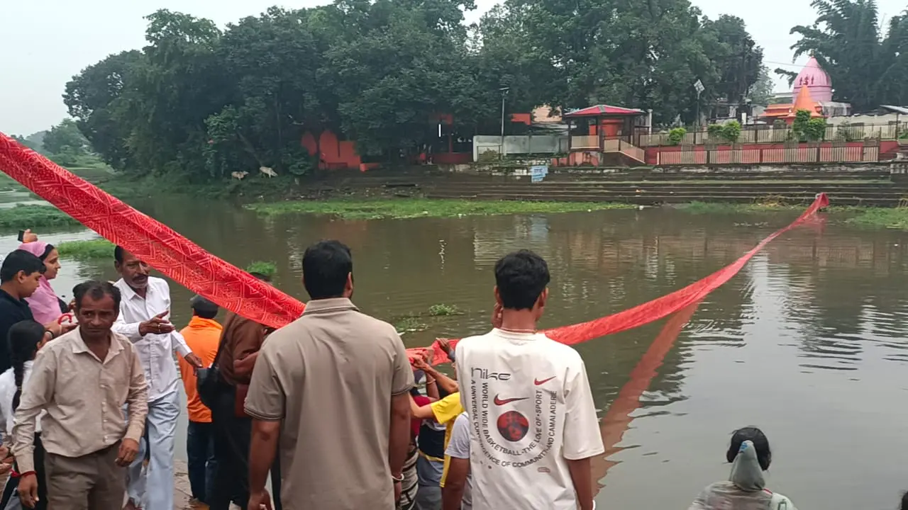 सीहोर में पहली बार मां सीवन को चढ़ी 101 मीटर की चुनरी, भावनाओं से जुड़ा सीवन पुत्र अभियान