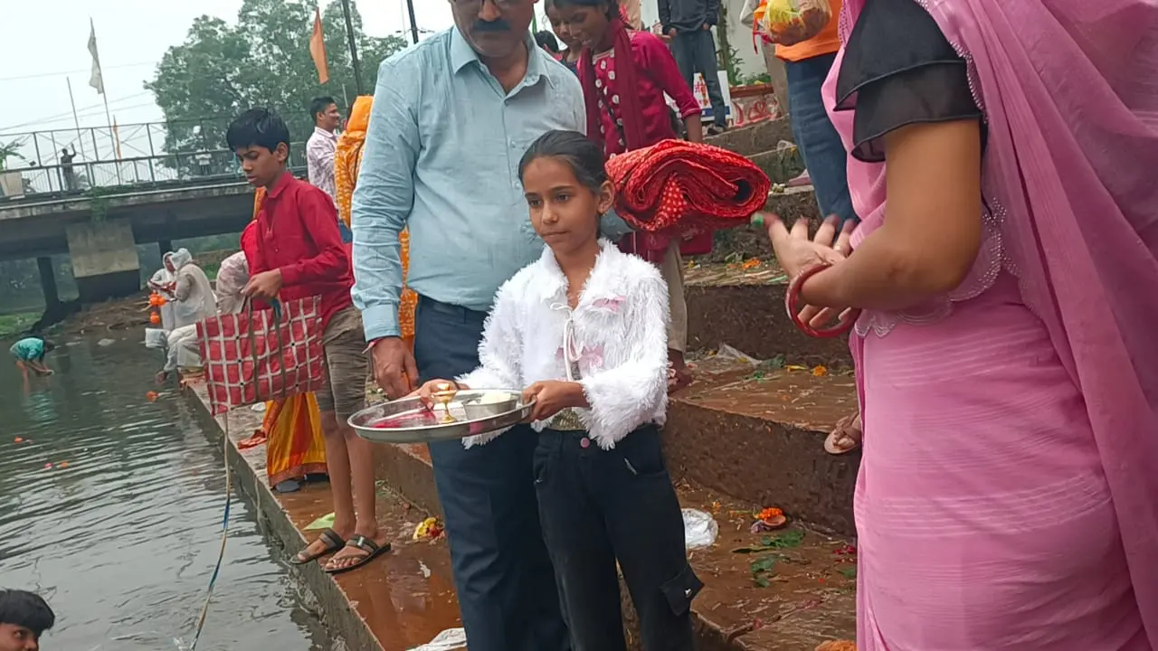 सीहोर में पहली बार मां सीवन को चढ़ी 101 मीटर की चुनरी, भावनाओं से जुड़ा सीवन पुत्र अभियान