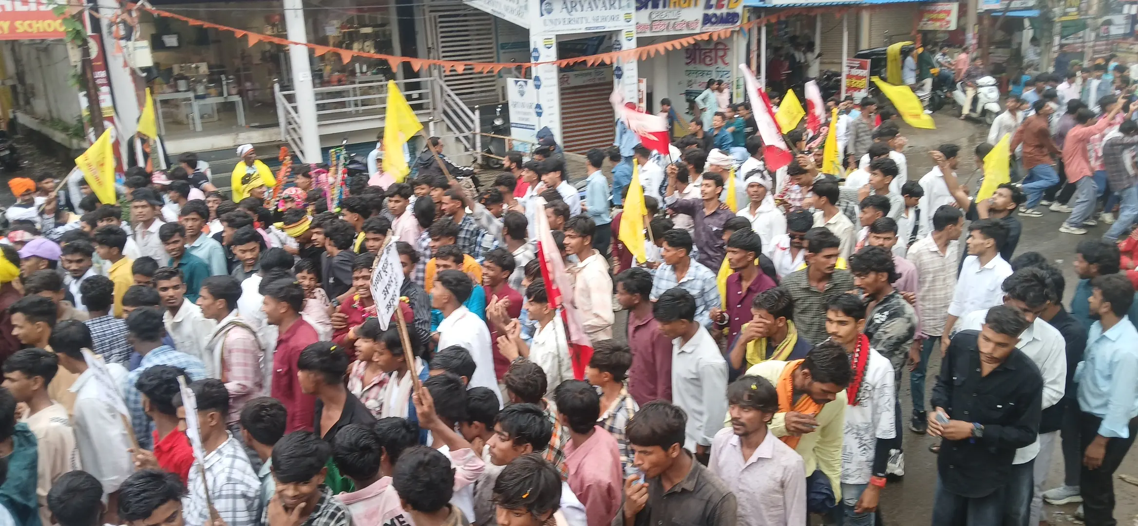 नशे को ना, शिक्षा को हां... विश्व आदिवासी दिवस पर हजारों युवाओं ने लिया पढ़ेंगे-लड़ेंगे-जीतेंगे का संकल्प