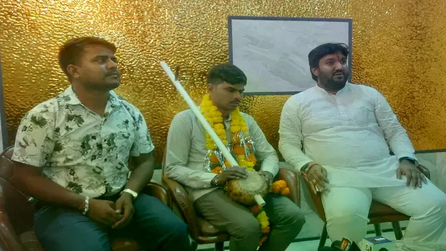‘न गुरु, न संगीत की क्लास… सब हनुमान जी की कृपा’: सुनील लोधी ने सुनाई संघर्ष की कहानी, गाया लोकप्रिय भजन