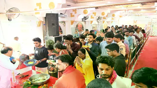 सीहोर के श्रीगणेश मंदिर में 12 दिन तक रोज होगा मनमोहक श्रृंगार, दोपहर 12 बजे महाआरती में उमड़े भक्त