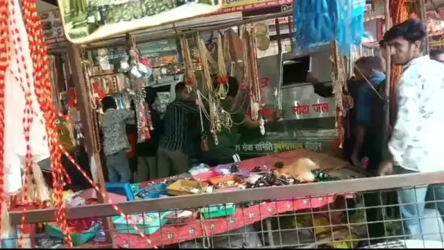 सीहोर: कुबेरेश्वर धाम के गेट-3 पर कचरा वाहन का कहर, दुकानों में घुसा बेकाबू वाहन; 5 घायल