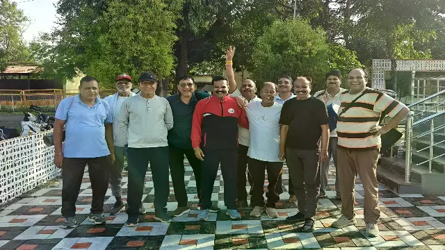 सीहोर में उम्र को मात दे रही योग की पाठशाला, 84 की उम्र में भी चरण सिंह की ऊर्जा युवाओं को दे रही संदेश