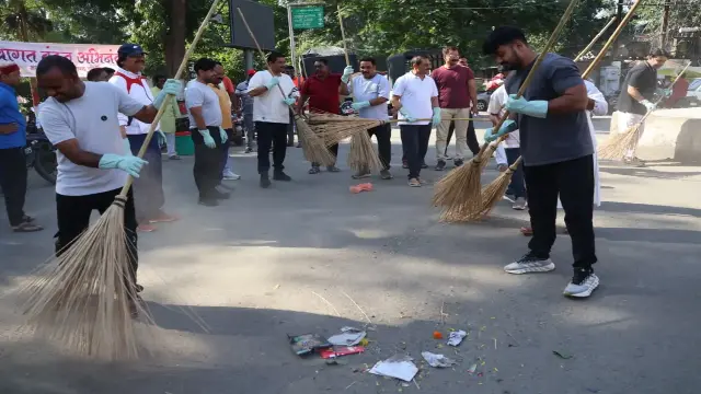 गांधी-शास्त्री जयंती पर जनभागीदारी का दिया संदेश-सिर्फ सफाई मित्रों के भरोसे साफ नहीं रहेगा सीहोर