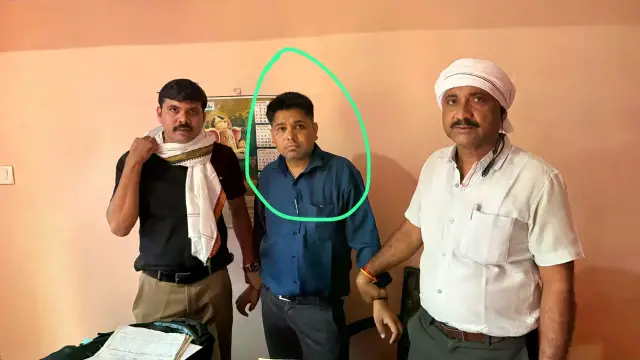 नटेरन मैं लोकायुक्त टीम की कार्रवाई, पटवारी संदीप यादव 30 हजार रुपए की रिश्वत लेते गिरफ्तार