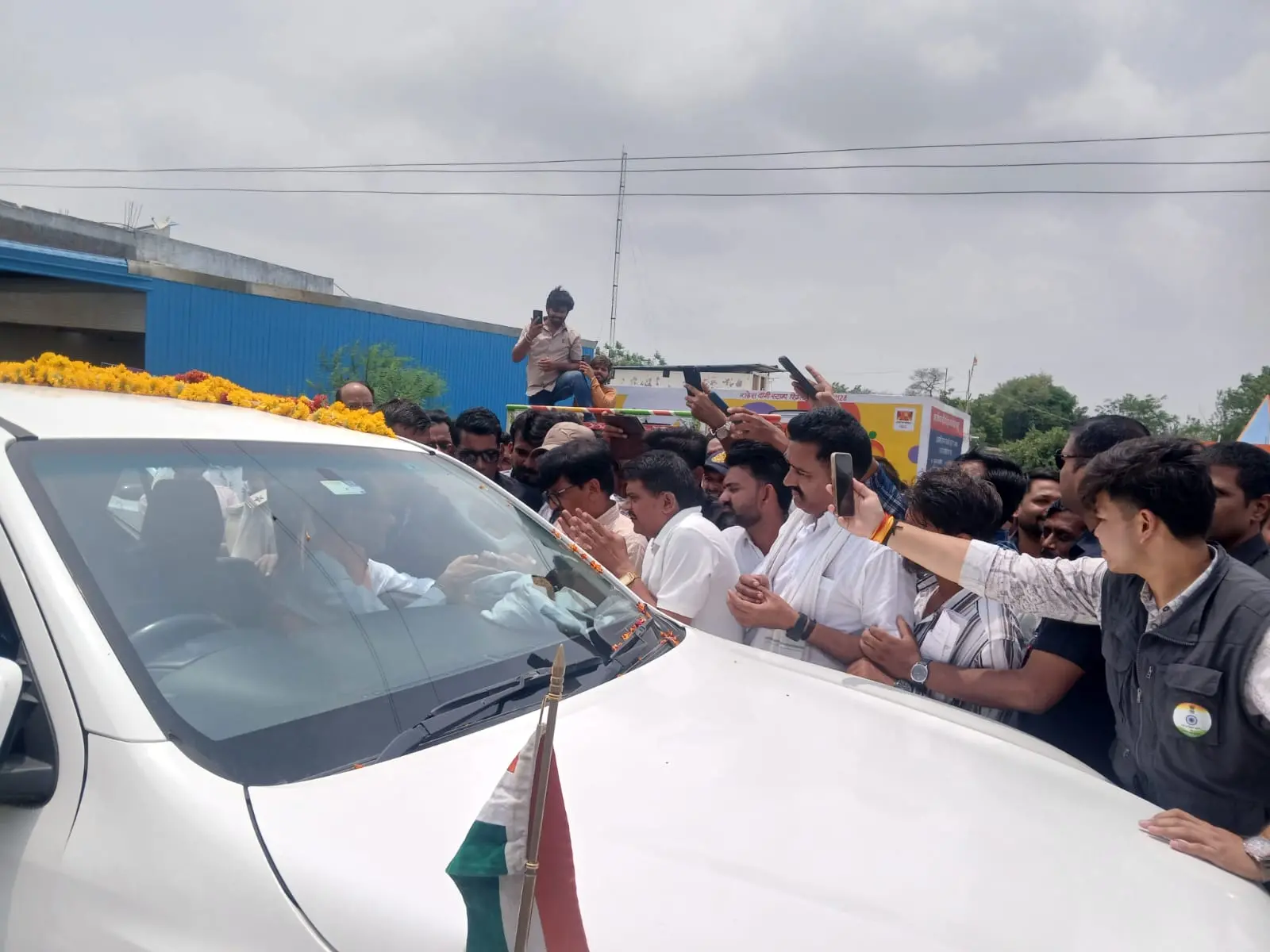 किसान कांग्रेस का धरना-प्रदर्शन, केंद्रीय कृषि मंत्री शिवराज सिंह चौहान को सौंपा किसानों की मांगों का ज्ञापन