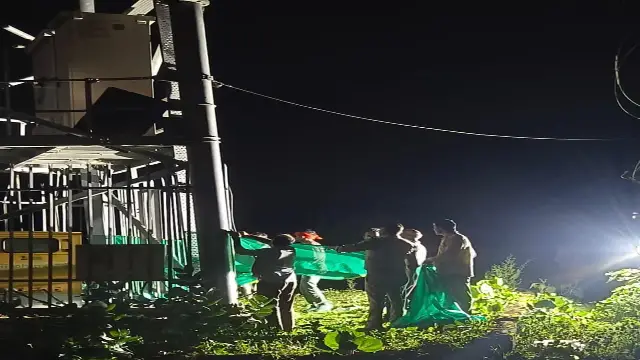 नशे की अवस्था में युवक टावर पर चढ़ा, सूचना मिलते ही पुलिस पहुंची