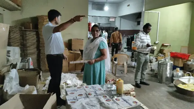 विदिशा की श्याम डेयरी इंडस्ट्रीज पर कार्रवाई, 750 किलो घी और वेजिटेबल फैट जब्त