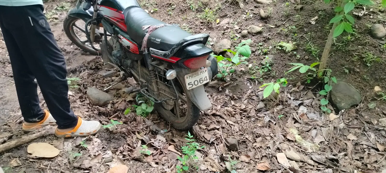बाइक- मोबाइल और पर्स बरामद