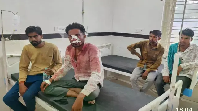 बेगमगंज के तुलसीपार में पुरानी रंजिश में तलवार से हमला, तीन युवक घायल; आरोपी फरार