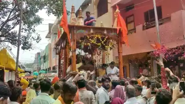 जगन्नाथ का भात जगत पसारे हाथ: नए रथ पर निकली भगवान जगदीश स्वामी की भव्य रथयात्रा