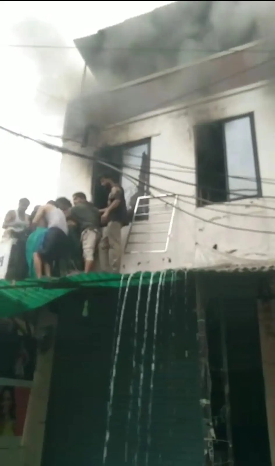 जनरल स्टोर और गोदाम में भीषण आग, शॉर्ट सर्किट से हुआ हादसा