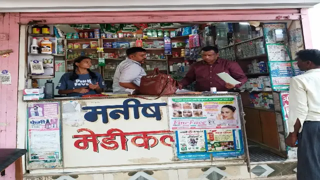 मेडिकल स्टोरों पर औचक छापे, अनियमितता मिलने पर नोटिस जारी