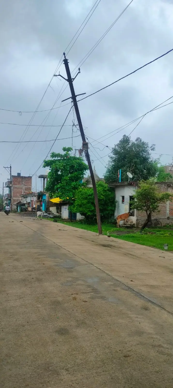 बेगमगंज में अधूरी सड़क बनी लोगों की परेशानी, हर दिन हादसे का खतरा