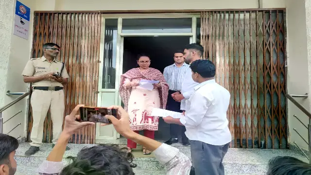 बेगमगंज-कचरे के ढेर से ग्रामीण बेहाल, आवारा कुत्तों का आतंक; एसडीएम को ज्ञापन देकर आंदोलन की चेतावनी   