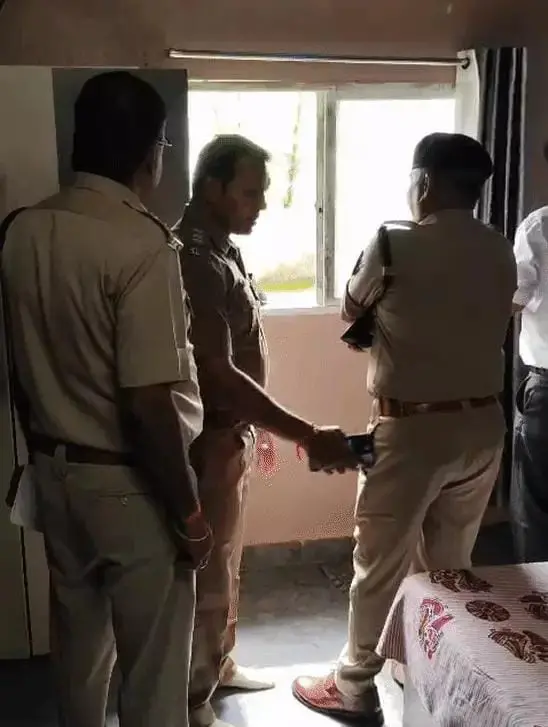 खिलचीपुर में आंगनवाड़ी कार्यकर्ता के घर लूट, 8 फीट कूदकर महिला ने बचाई जान