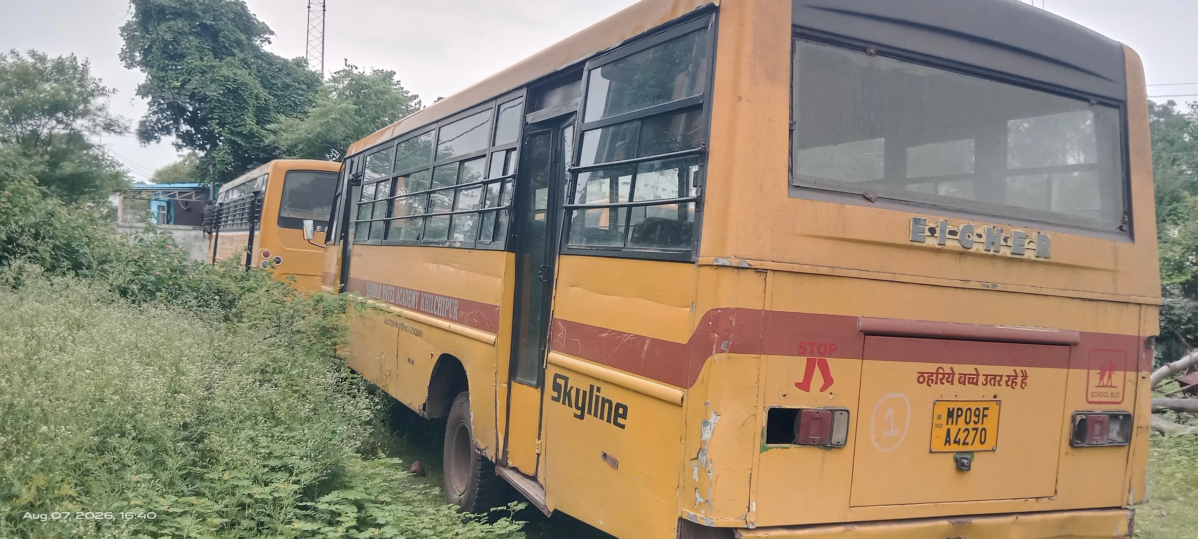 खिलचीपुर में परिवहन विभाग की वाहन जांच कार्रवाई, बिना परमिट संचालित 5 बसें जब्त