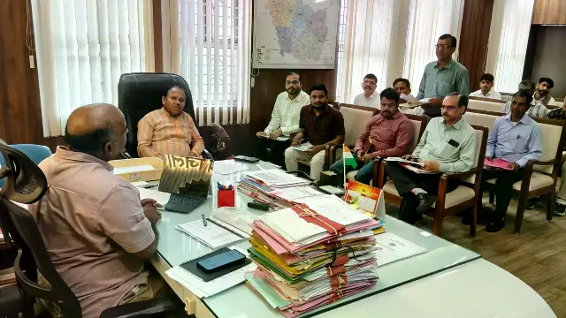 सांदीपनि स्कूलों की बस सुविधा की कलेक्टर ने की समीक्षा, रूट रैशनलाइजेशन के दिए निर्देश