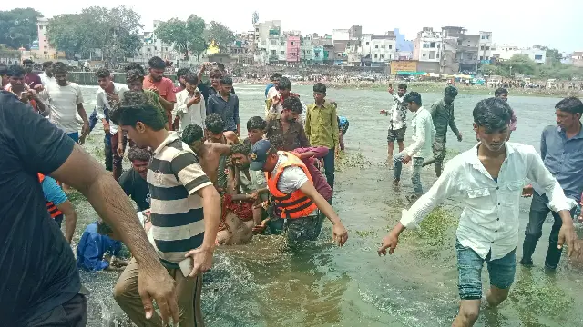 खिलचीपुर में गाड़गंगा नदी के पुल के पास नाले में फंसा युवक, रेस्क्यू के बाद अस्पताल में मृत घोषित