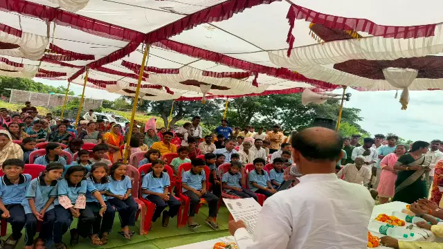 खिलचीपुर के बरूखेड़ी में आंगन मिलन सेवा कार्यक्रम, महिला एवं बाल विकास विभाग ने ग्रामीणों को योजनाओं की जानकारी दी