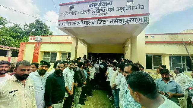 सिवनी मालवा में करणी सेना ने सौंपे दो ज्ञापन, यूजीसी कानून की समीक्षा और महाराणा प्रताप की प्रतिमा के लिए स्थान की मांग