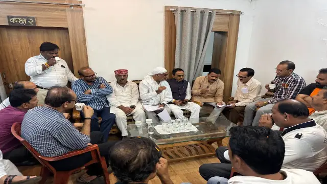 बानापुरा स्टेशन पर रेल ठहराव की मांग तेज, सांसद दर्शन सिंह चौधरी को ज्ञापन; 2 अक्टूबर से आंदोलन की तैयारी