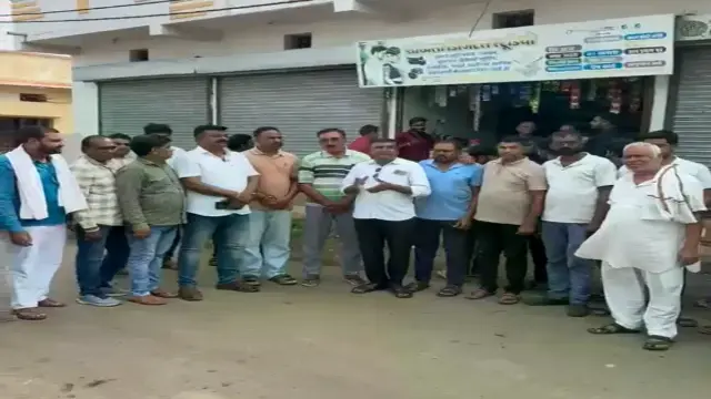 थाली-ताली बजाकर किया प्रदर्शन, चक्काजाम की तैयारी में जुटे