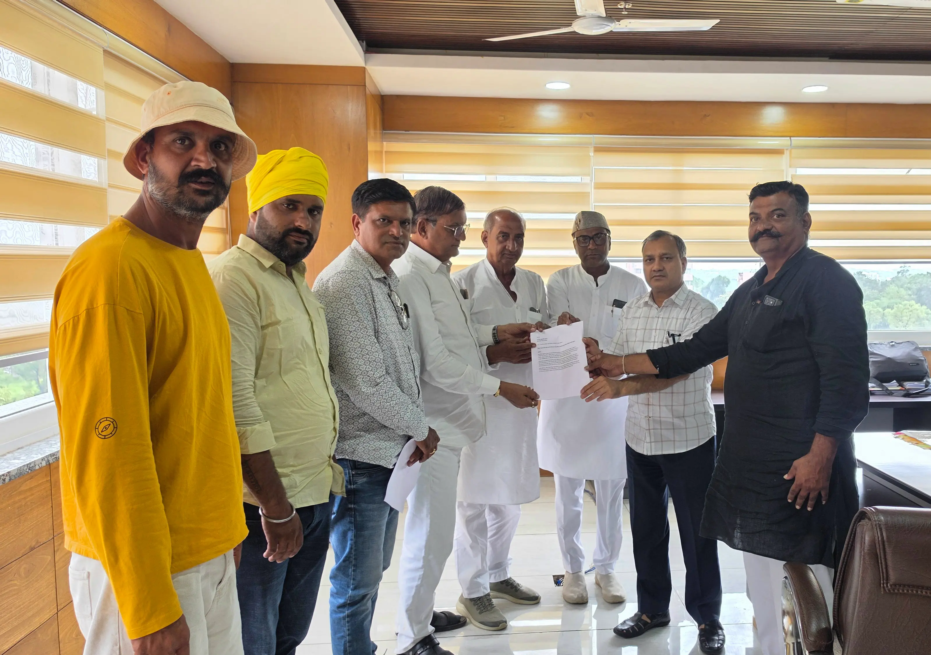 किसानों का प्रतिनिधिमंडल एग्रीकल्चर डायरेक्टर से मिला, मूंग कोटा बढ़ाने की मांग