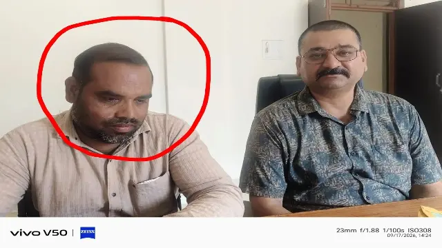 नामांतरण के एवज में 8 हजार की रिश्वत लेते प्राइवेट कर्मचारी गिरफ्तार
