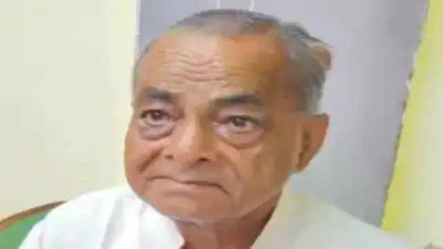 सीधी-दो साल में नहीं मिला न्याय तो 71 वर्षीय बुजुर्ग ने जनसुनवाई में जाकर वापस मांगे अपने सभी आवेदन