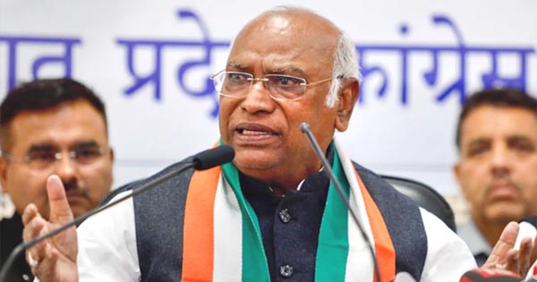 मतदाता सूची में गड़बड़ी और कथित वोट चोरी के आरोप को लेकर खड़गे का चुनाव आयोग पर हमला, कहा- चुनावी धांधलियों के खिलाफ आवाज उठाएं