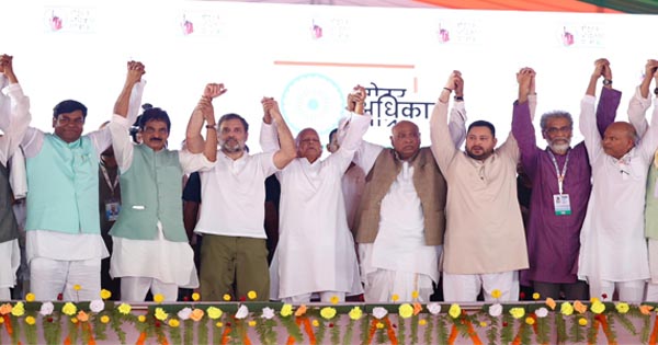 ‘वोट अधिकार यात्रा’ शुरू: राहुल गांधी बोले- यह संविधान बचाने की लड़ाई, तेजस्वी ने कहा- वोट चोरी नहीं, डाका डाला जा रहा; विपक्ष एकजुट
