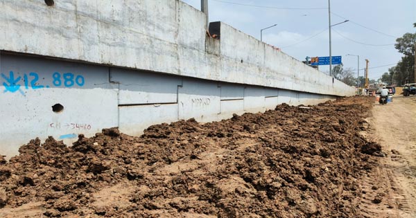 भोपाल: गलती पर मिट्टी डाली, आरओबी की धंसी कर्टन वॉल को मिट्टी से दबाया