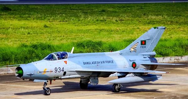 Bangladesh Jet Crash : बांग्लादेशी एयरफोर्स का चाइनीज फाइटर जेट क्रैश, ड्रैगन ने लगाया चूना… जानें F-7 ट्रेनर जेट के बारे में