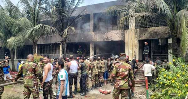 Bangladesh Jet Crash Update : ढाका में स्कूल पर क्रैश हुआ बांग्लादेश एयरफोर्स का फाइटर जेट, 19 की मौत, 160 से ज्यादा घायल