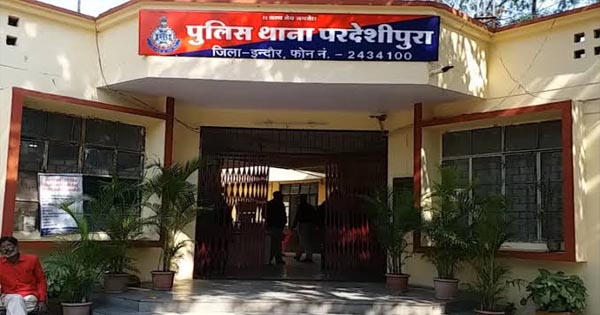 इंदौर: सोशल मीडिया पर दोस्ती, फिर धर्म परिवर्तन कर निकाह... प्रेमी और परिवार सहित मौलवी पर केस दर्ज
