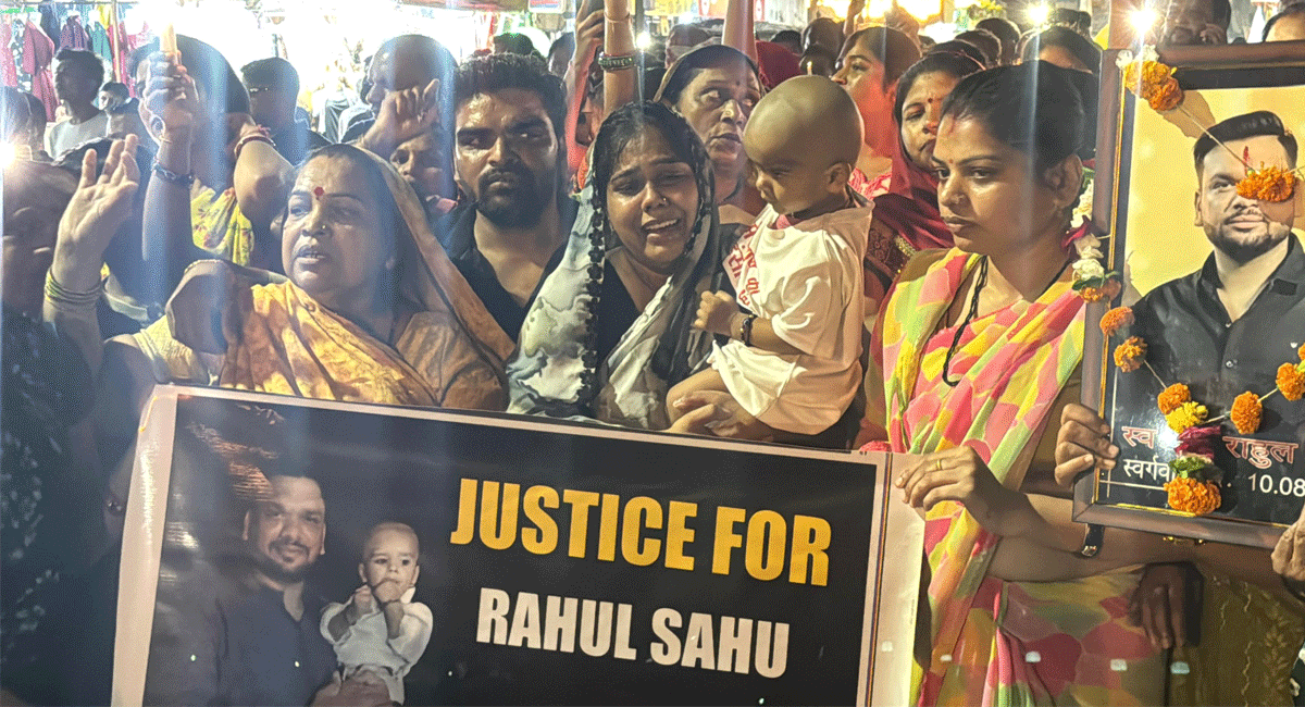 भोपाल : गलत इंजेक्शन से युवक की मौत, दोषी डॉक्टर को फांसी देने की मांग, सिटी केयर हॉस्पिटल पर कार्रवाई को लेकर निकाला कैंडल मार्च