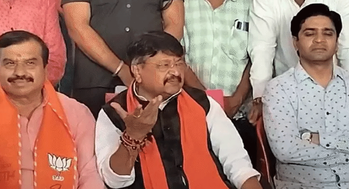 मंत्री कैलाश विजयवर्गीय ने कांग्रेस पर साधा निशाना, बोले- राहुल गांधी बताएं, जब सोनिया गांधी इस देश की नागरिक नहीं थीं तो वोटर लिस्ट में नाम कैसे जुड़ा?