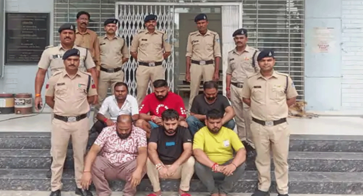 भोपाल में हाई प्रोफाइल जुए के अड्डे पर पुलिस का छापा, आठ आरोपी गिरफ्तार, शराब और कैश के साथ पकड़ा