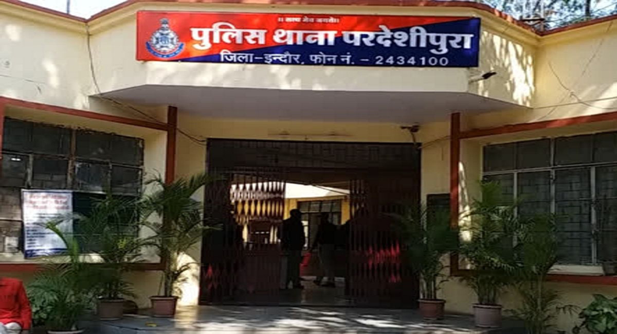 गरबा सीखने जा रही  युवती पर तेजाब डालने की धमकी - शादी कर वरना तेरे घरवालो को भेड़ बकरी की तरह काट दूंगा