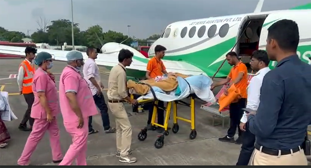 घायल युवती को किया मुंबई एयरलिफ्ट : ट्रक के तांडव में हो चुकी हैं तीन की मौत  