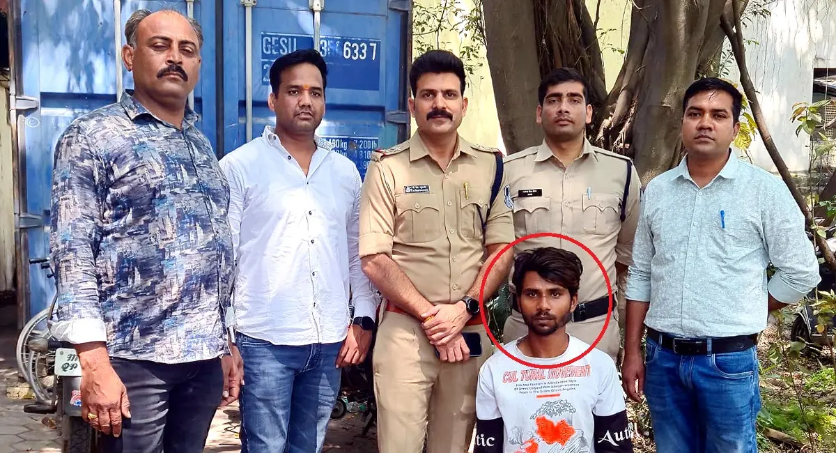 चोर बोला साहब एक बात बताओ - जब भी चोरी करता पकड़ा जाता हूँ