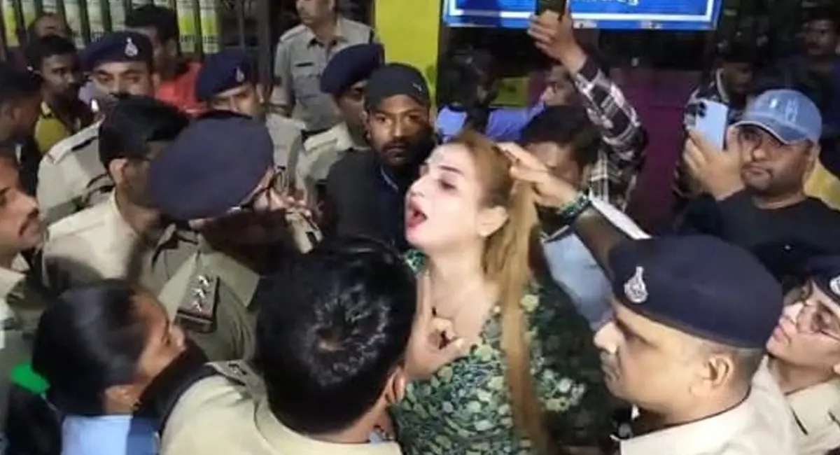 पहले पिया फ़िनाइल फिर एमवाई में सामूहिक आत्महत्या  का हुआ प्रयास- 24 किन्नर अस्पताल में भर्ती 