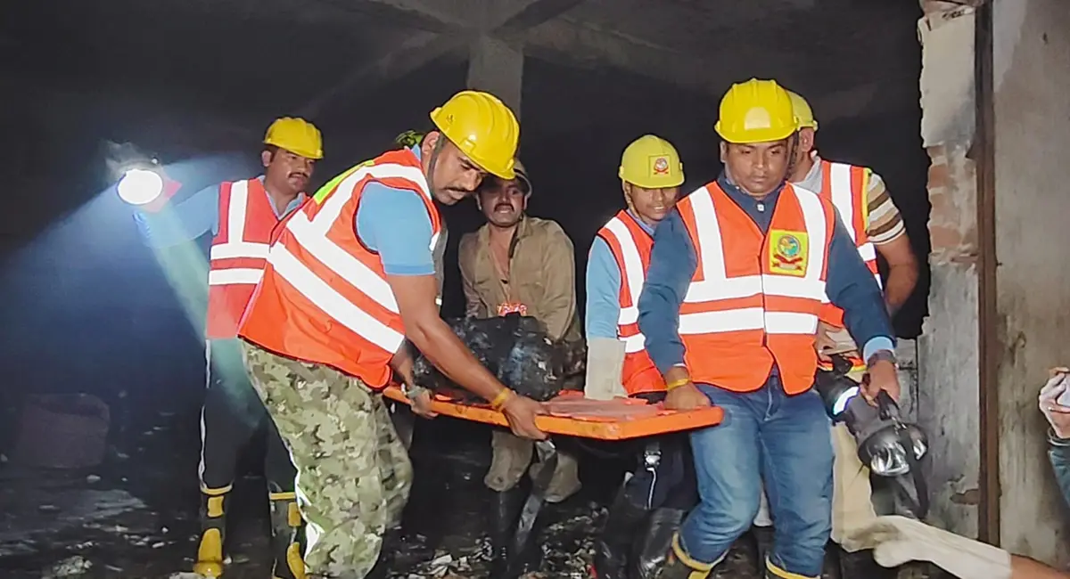 इंदौर के गौड़ाउन में लगी आग दो की मौत , सर्चिंग जारी 