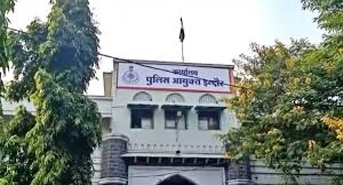 इंदौर पुलिस सर्विस के ‘अंगद ’ बेनकाब-17 साल से जमे अधिकारियों की सूची बनी